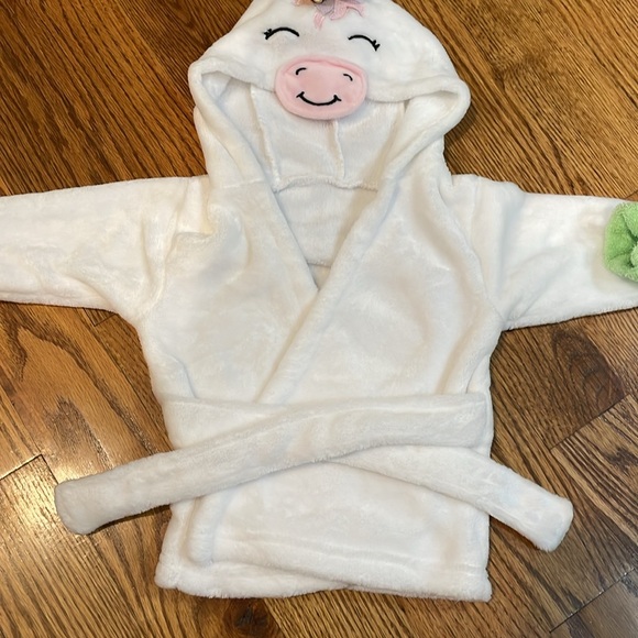 Pair of Baby Robes. Green Robe Comes With Slippers. Size 0-9 Months. - Picture 5 of 8